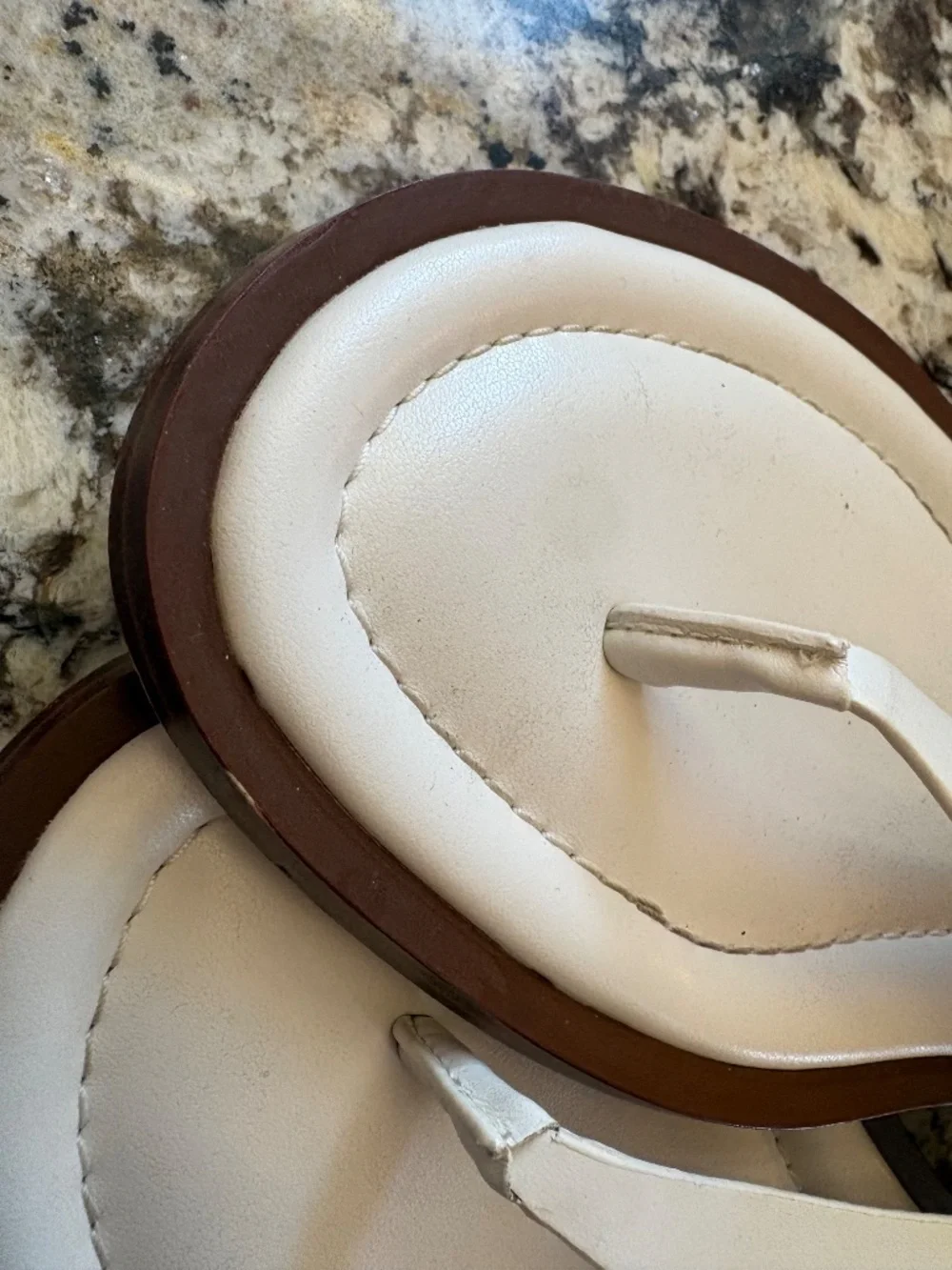 MICHAEL Michael Kors White Leather Thong Sandals Gold Logo Size 8M
